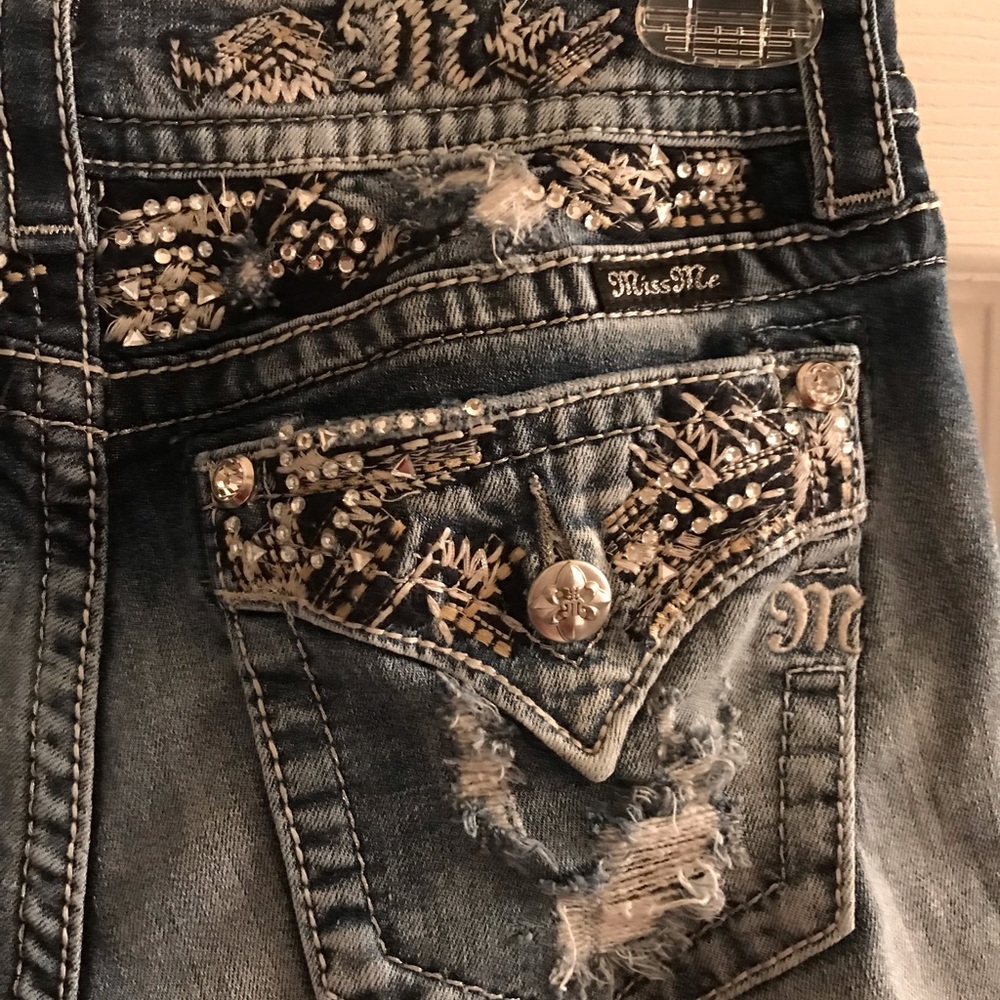 Miss Me Cropped Jeans 28